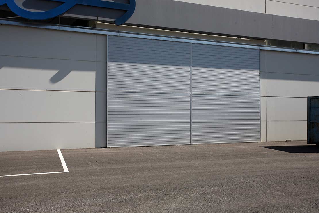 Puerta corredera suspendida